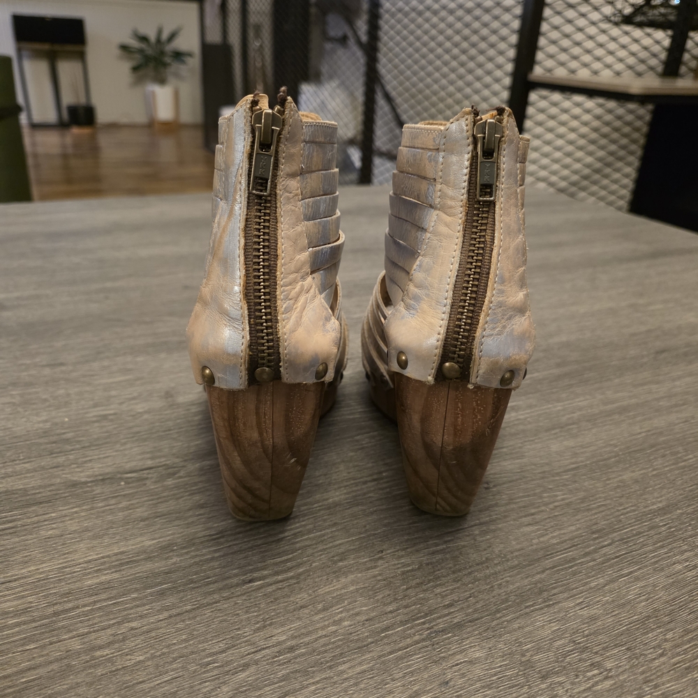 Bed Stu Light Tan And Silver Strappy Wedges - Picture 10 of 11